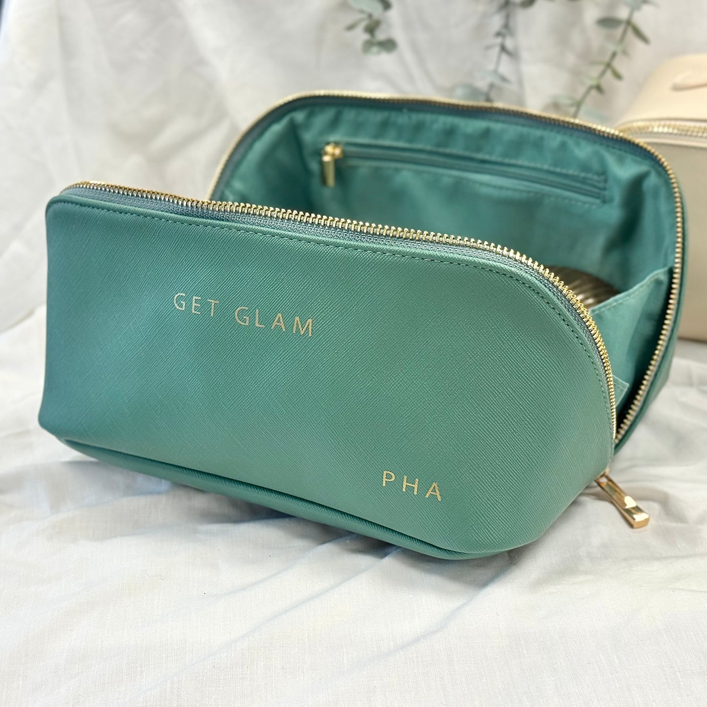 Boutique open flat accessory case